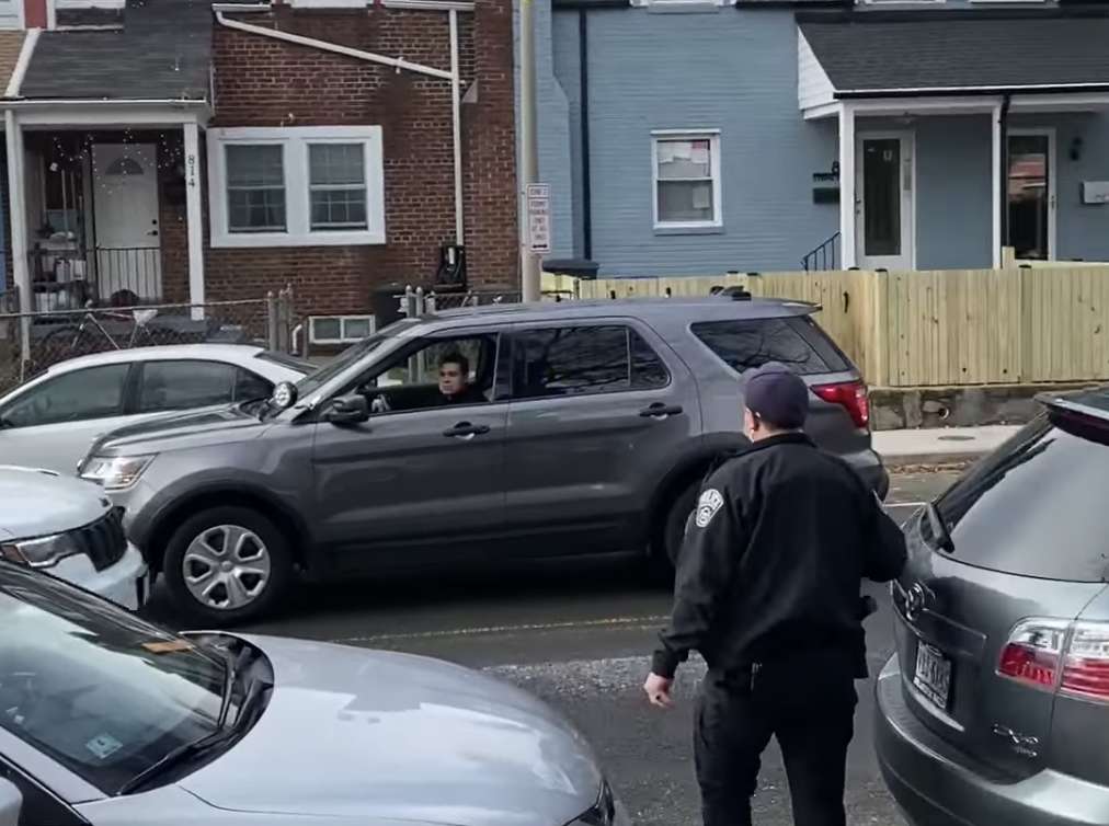 ‘Nosy neighbors’ call cops on photographer