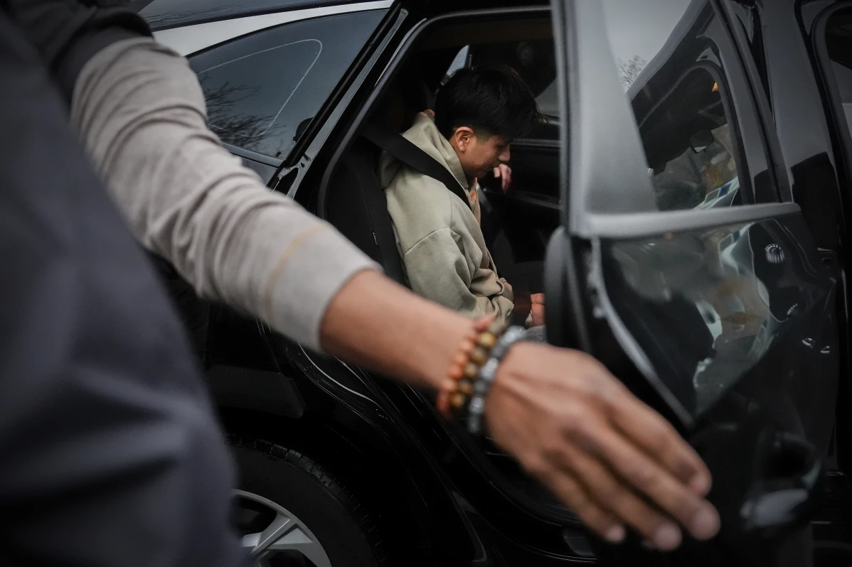 Trump wants mass deportations. A ride-along with immigration officers shows the challenges